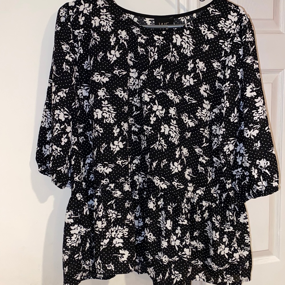 Host Pick Pelpum black and white floral top